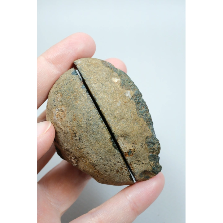 土トーンの青銅色のサビと紺碧の海羽アゲート
