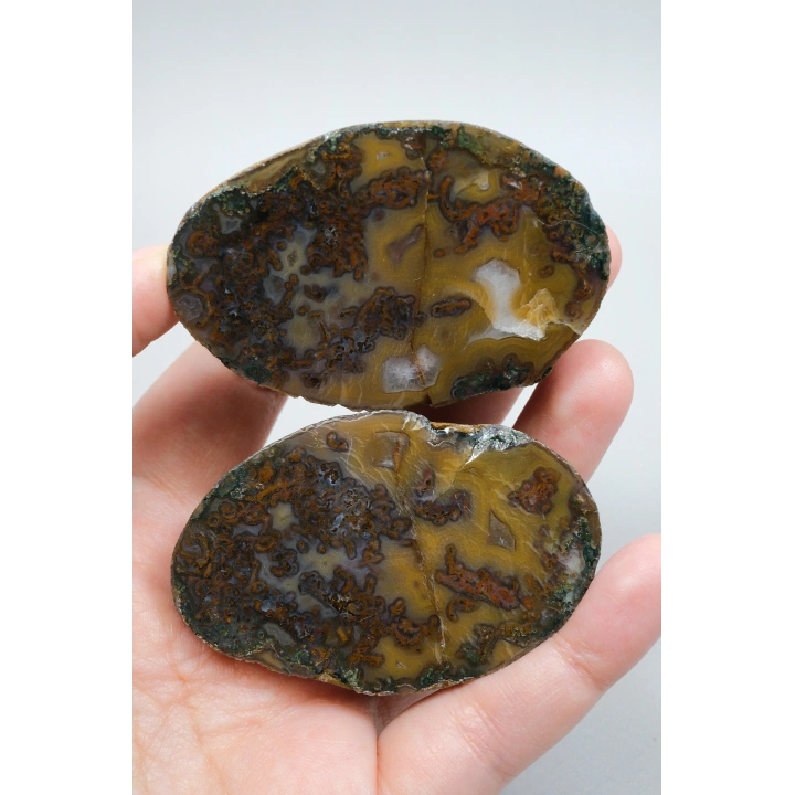 土トーンの青銅色のサビと紺碧の海羽アゲート