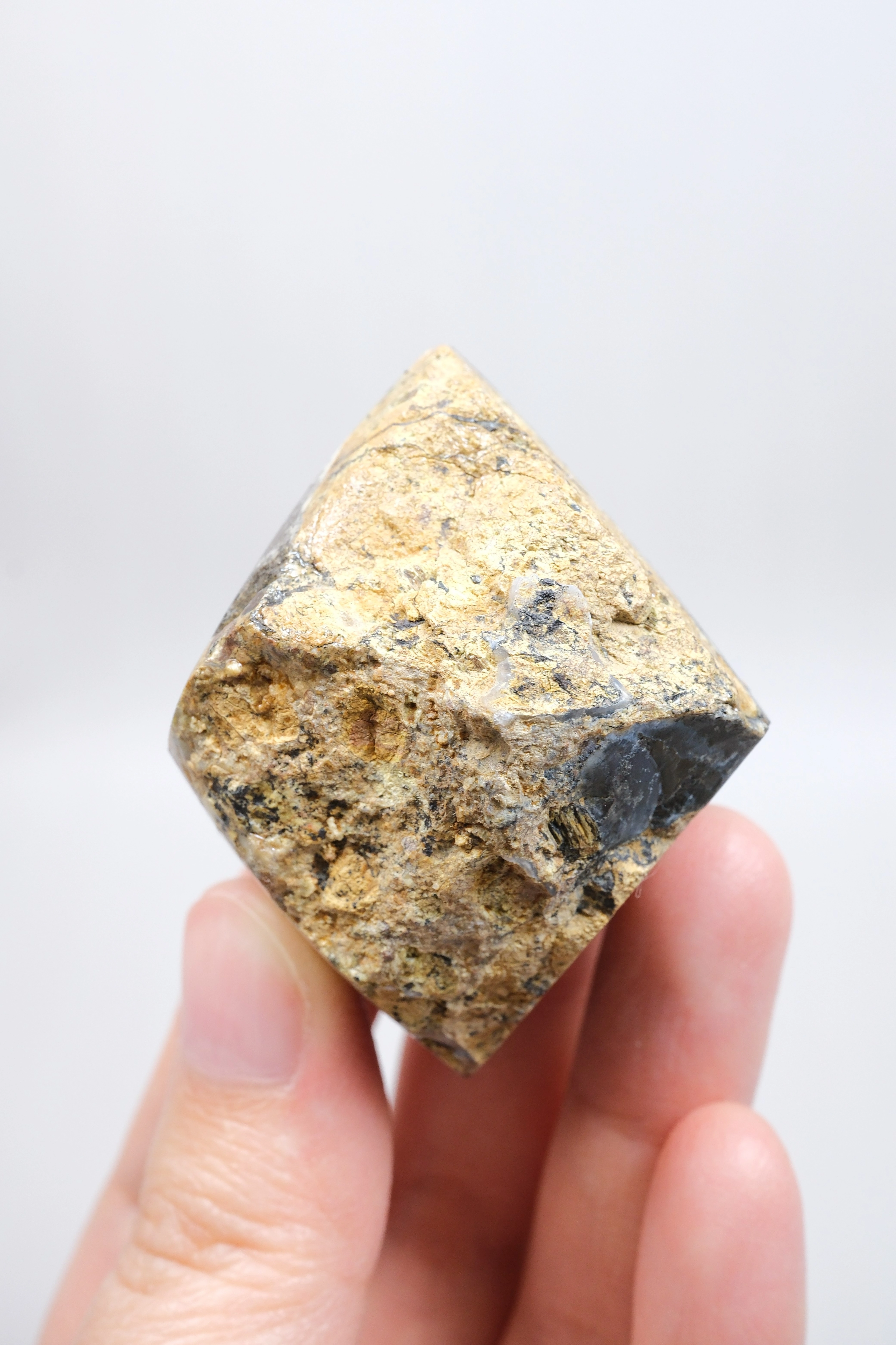 Dendritli Opal ve Agat ile Merlinite Harikası - Mükemmelliğe Parlatılmış!