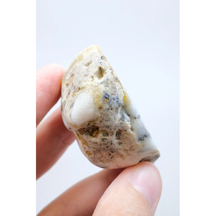 Halkalı Göz Desenli, Buz Mavisi ve Beyaz Dendritik Opal Örneği, 59 g