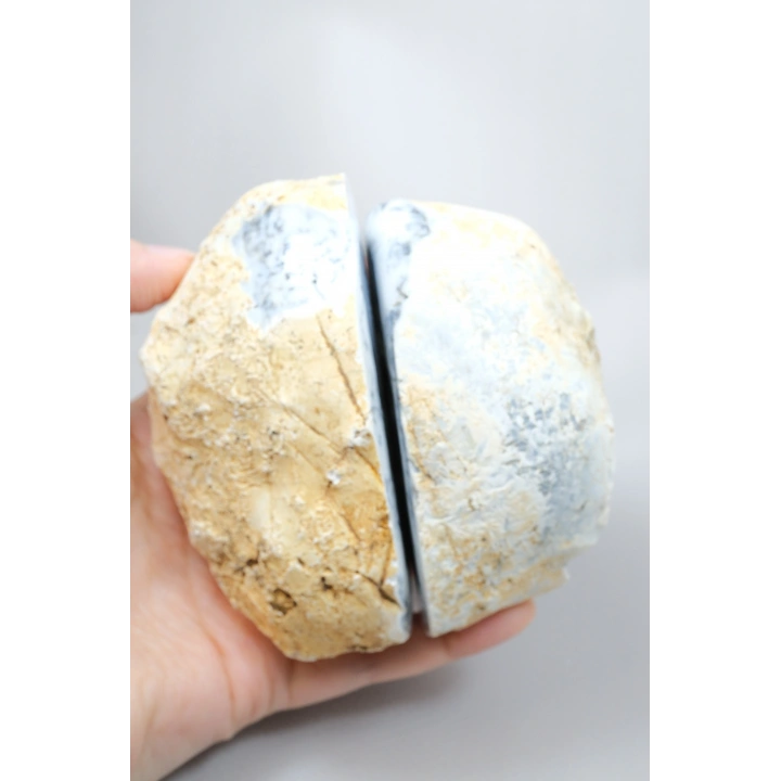 Büyük Cilalı Mavi Merlinite Jeyot Çifti - Yarı Saydam Buz Mavisi Çekirdek ile Beyaz Hâlo ve Kuvars Boşluğu, 652g