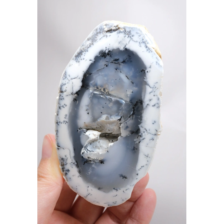 Büyük Cilalı Mavi Merlinite Jeyot Çifti - Yarı Saydam Buz Mavisi Çekirdek ile Beyaz Hâlo ve Kuvars Boşluğu, 652g