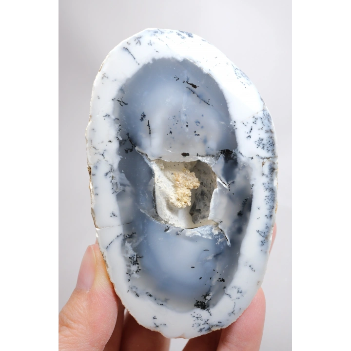 Büyük Cilalı Mavi Merlinite Jeyot Çifti - Yarı Saydam Buz Mavisi Çekirdek ile Beyaz Hâlo ve Kuvars Boşluğu, 652g