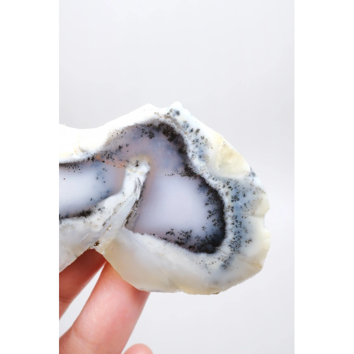 Merlinit Dilimi: Lavanta Mavisi ve Süt Beyazı Dendritik Opal