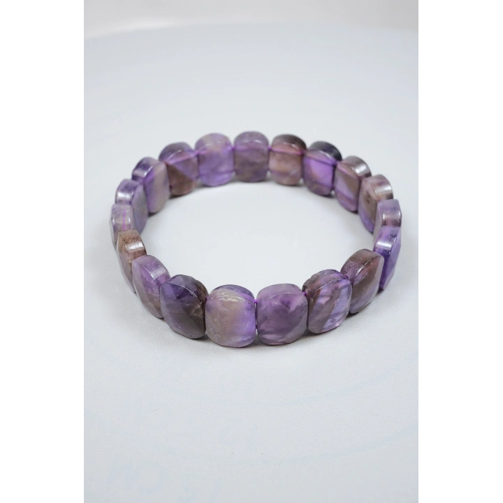 Il più nobile rimedio e pace del viola: Bracciale in ametista dalle sfaccettature ovali luminose