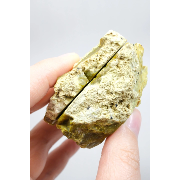 Zeytin Yeşili & Altın Opal Örneği Doğal Mozaik Dokularıyla, 110g