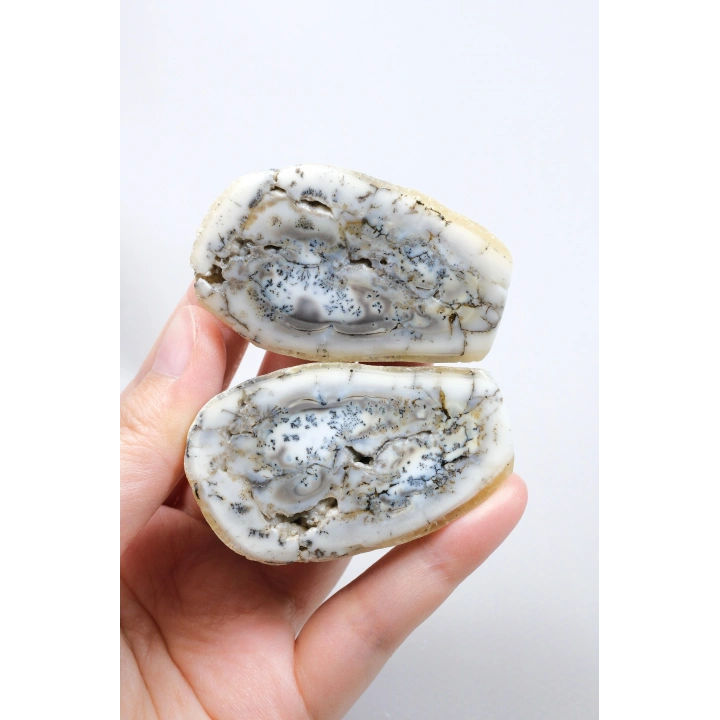 白瓷和石板灰色的梅林岩 - 树枝状蛋白石，69克