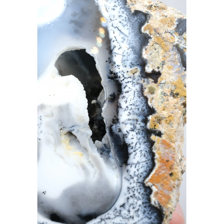 Échantillon unique de géode en opale dendritique 3D (Merlinite),206g