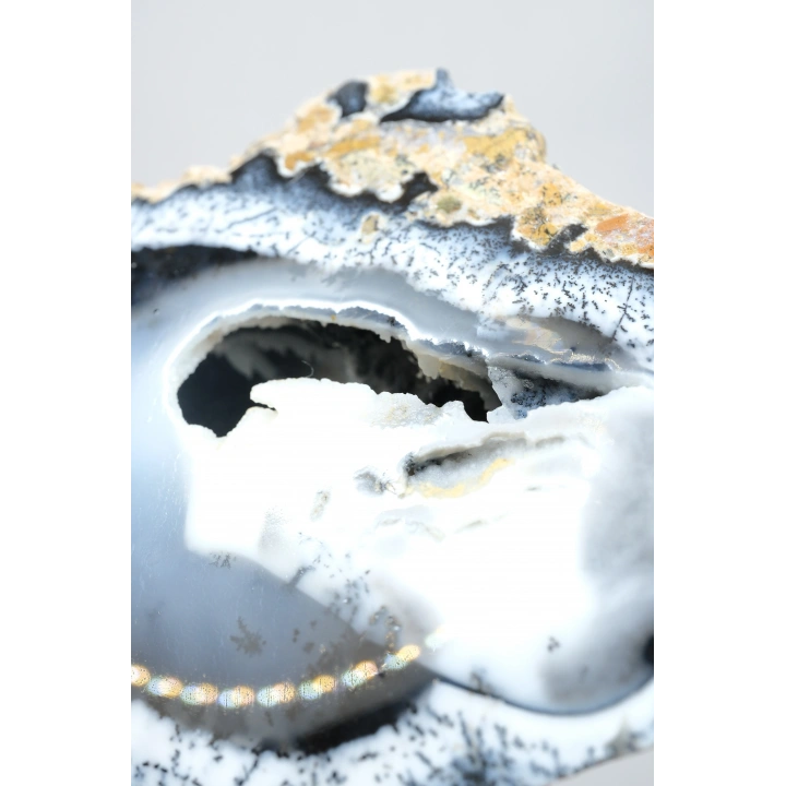 Échantillon unique de géode en opale dendritique 3D (Merlinite),206g
