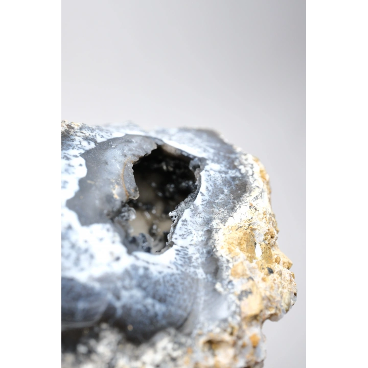 Geoda de Merlinita Cruda (Opalo Dendrítico) - Dendritas en forma de árbol en 3D, 115g