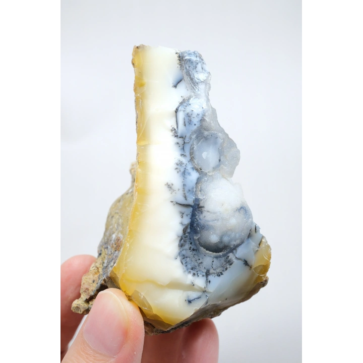粗糙的梅林岩/有树枝状状玛瑙，带有淡蓝色水晶核，154克