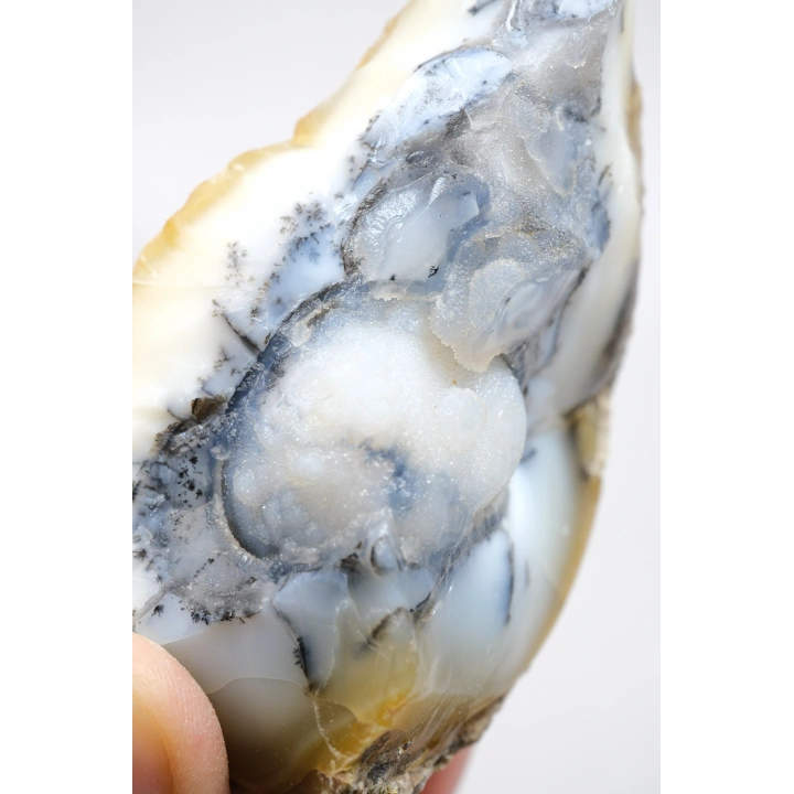 粗糙的梅林岩/有树枝状状玛瑙，带有淡蓝色水晶核，154克
