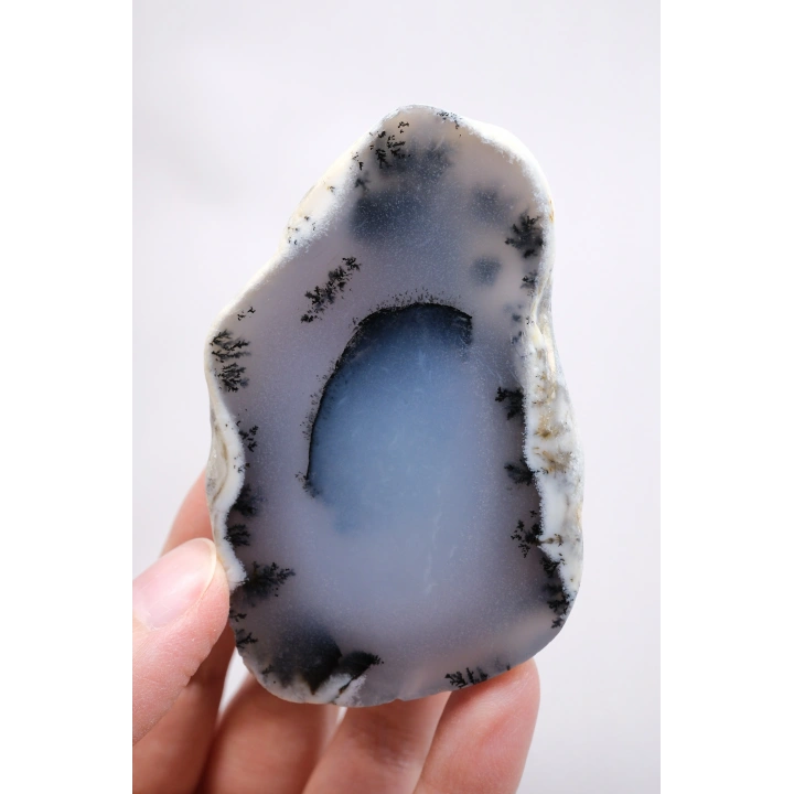 Gök Mavi Dendritik Opal Dilimi - Saydam Mavi Çekirdek ile Ağaç Şeklinde Siyah Dendritler, 142g