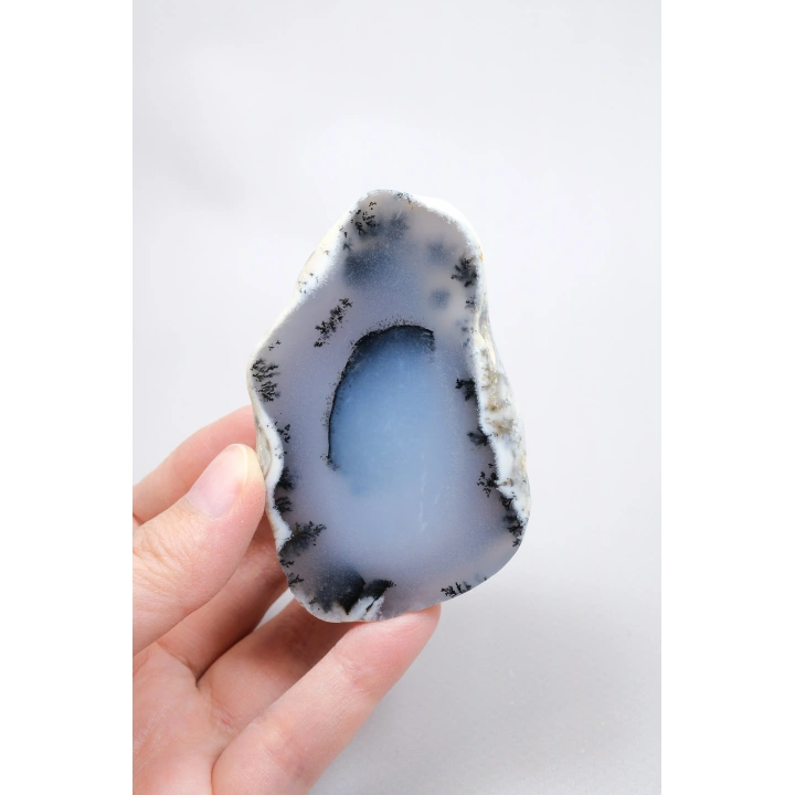 Gök Mavi Dendritik Opal Dilimi - Saydam Mavi Çekirdek ile Ağaç Şeklinde Siyah Dendritler, 142g