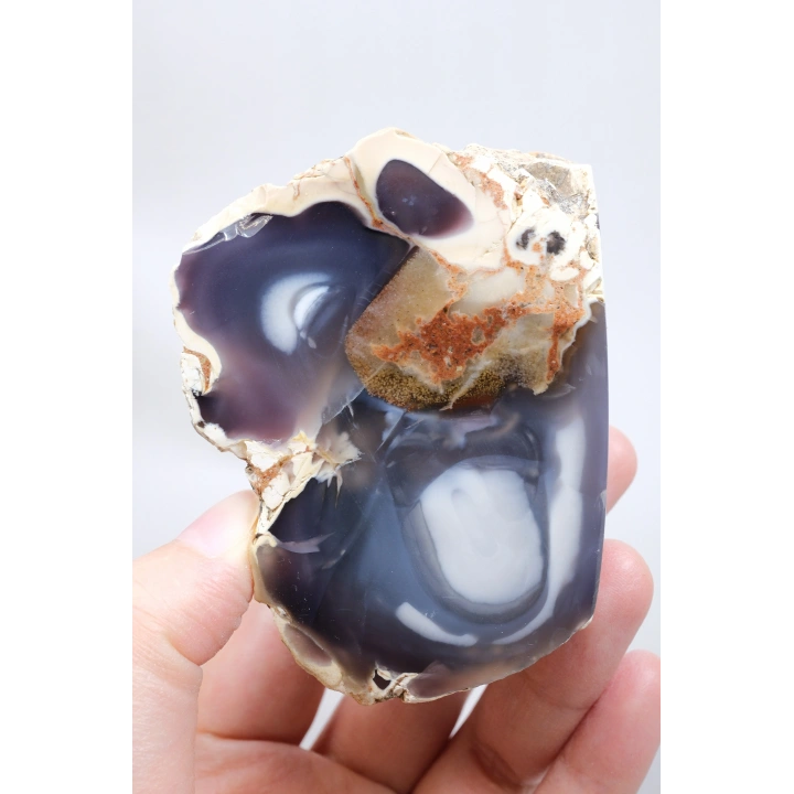 Tranche dopale commune bleu lavande fumée avec un œil orbiculaire blanc, 264g