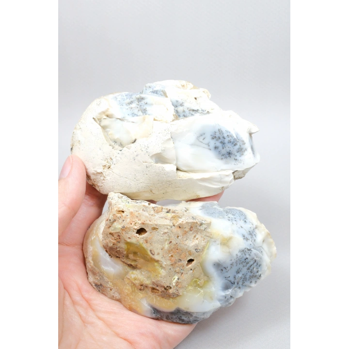 Beyaz ve Mavi Merlinit – Dumanlı Mavi Bantlı Dendritik Opal, 380g