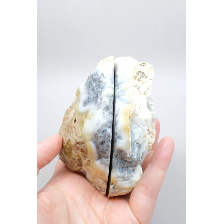 Beyaz ve Mavi Merlinit – Dumanlı Mavi Bantlı Dendritik Opal, 380g