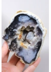 蓝靛蓝梅林石独石，274克，其中有散漂的动态片段在结晶空腔内浮动