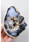 蓝靛蓝梅林石独石，274克，其中有散漂的动态片段在结晶空腔内浮动