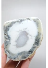 Ópalo dendrítico azul claro y blanco níveo, cortado por la mitad, con inclusiones negras de manganeso, 168 g