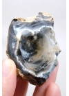 Merlinite 树枝状蛋白石晶洞 —— 内部中空的结核，伴有葡萄状玉髓与立体黑色树枝状纹理，重 67 克