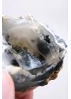 Merlinite 树枝状蛋白石晶洞 —— 内部中空的结核，伴有葡萄状玉髓与立体黑色树枝状纹理，重 67 克