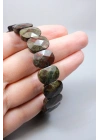 La profonda potenza della Terra e lo spirito guerriero: bracciale in pietra naturale di eliotropio con taglio ovale