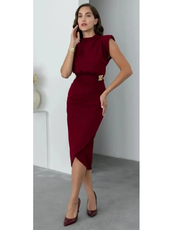 Omuzu Vatkalı Anvelop Kesim Gold Aksesuarlı Midi Boy Kolsuz Bordo Abiye Elbise