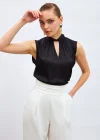 Yaka Detaylı Saten Bluz - Siyah