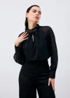 Yaka Aksesuarlı Bluz - Siyah