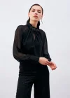 Yaka Aksesuarlı Bluz - Siyah
