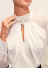 Yaka Aksesuarlı Bluz - Ekru