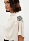Tek Omuz Aksesuarlı Salaş Bluz - BEJ