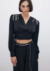Omuz Aksesuarlı Kısa Bluz - Siyah