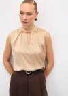 Yaka Detaylı Saten Bluz - Bej