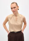 Yaka Detaylı Saten Bluz - Bej