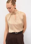 Yaka Detaylı Saten Bluz - Bej