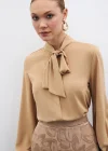 Yakası Bağlamalı Düz Gömlek - Camel