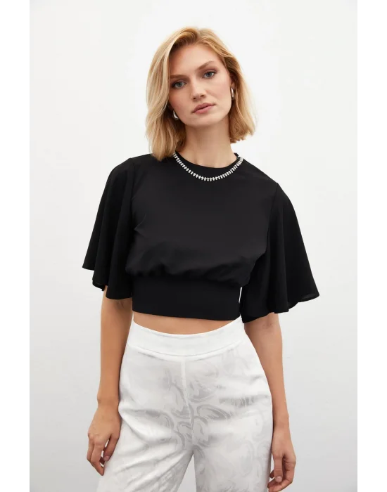Kolyeli Kısa Kol Bluz - SİYAH