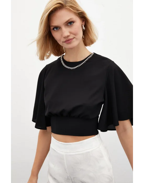 Kolyeli Kısa Kol Bluz - SİYAH