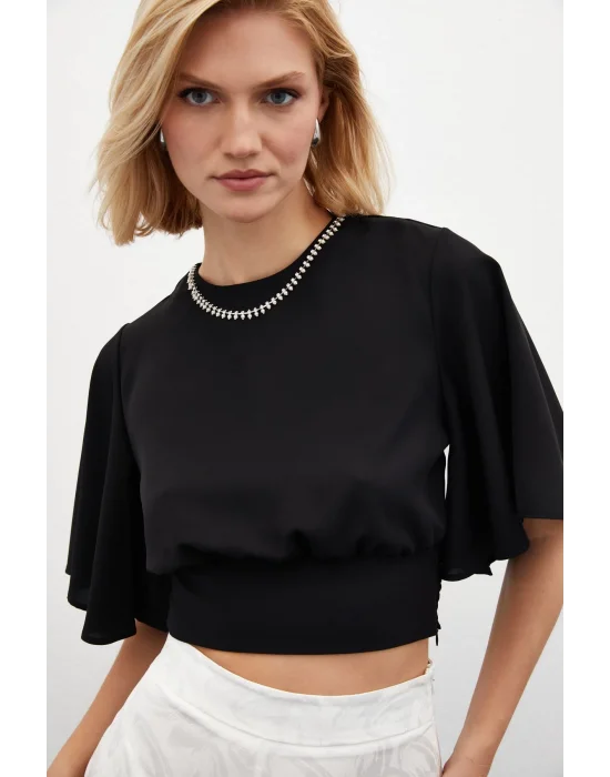 Kolyeli Kısa Kol Bluz - SİYAH