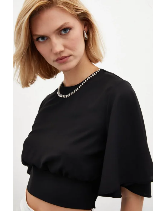Kolyeli Kısa Kol Bluz - SİYAH