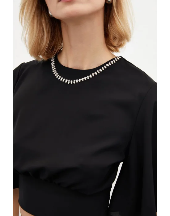 Kolyeli Kısa Kol Bluz - SİYAH