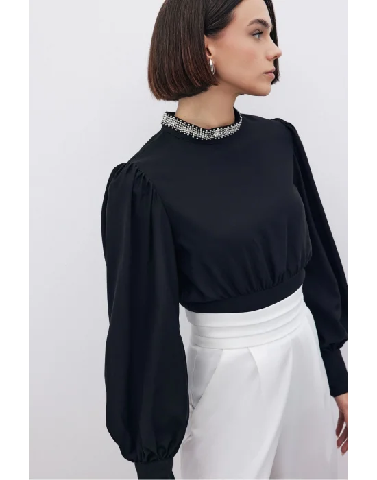 Yaka Aksesuarlı Bluz - SİYAH