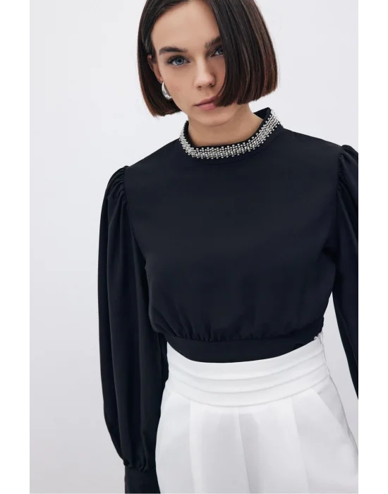 Yaka Aksesuarlı Bluz - SİYAH