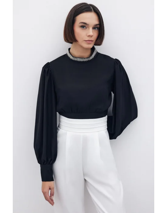 Yaka Aksesuarlı Bluz - SİYAH