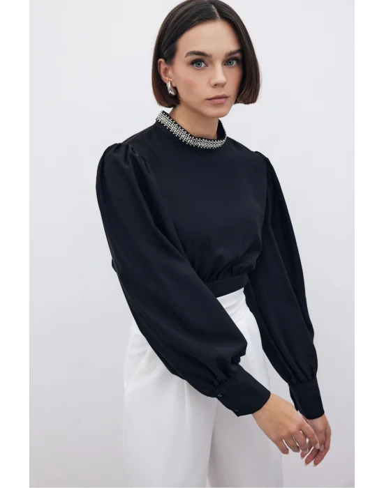 Yaka Aksesuarlı Bluz - SİYAH