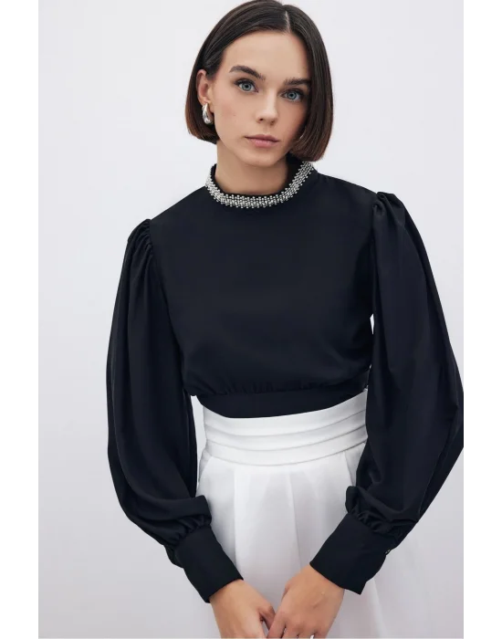 Yaka Aksesuarlı Bluz - SİYAH