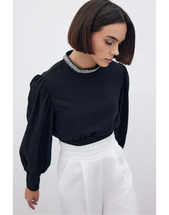 Yaka Aksesuarlı Bluz - SİYAH