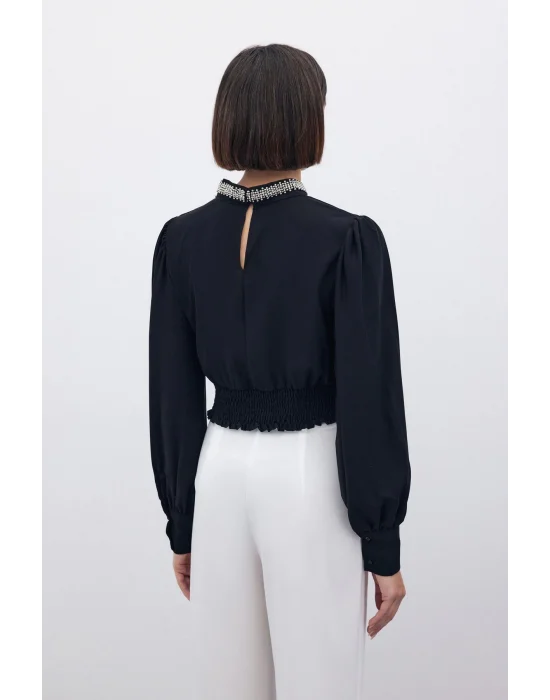 Yaka Aksesuarlı Bluz - SİYAH